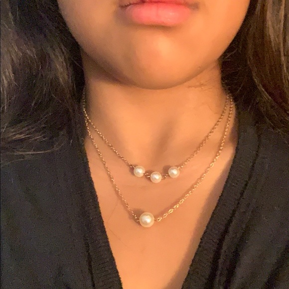 Brandy Melville Jewelry - Perl gold necklace